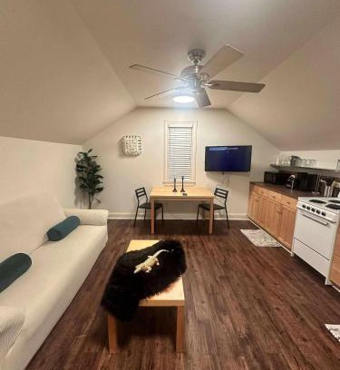 South Central Houston Apartamento | Trendy-attic at rice village