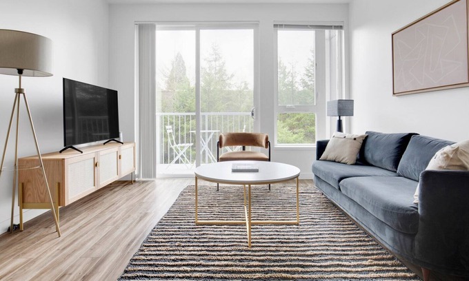Wilburton Apartamento | Trendy Bellevue 1BR w/ BBQ, Gym, W/D, near Spring District, by Blueground