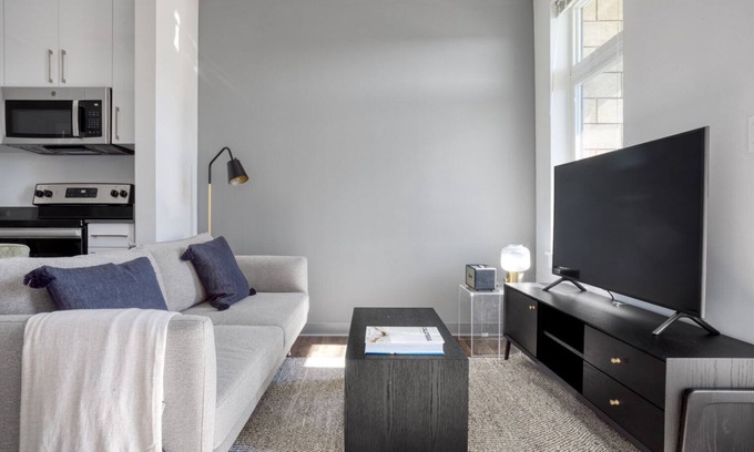 St. Elizabeth's Apartamento | Trendy Brighton 1BR w/ W/D, Gym, near T, Shops + Dining, by Blueground
