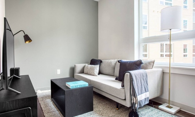 St. Elizabeth's Apartamento | Trendy Brighton Studio w/ W/D, Gym, near T, Shops + Dining, by Blueground