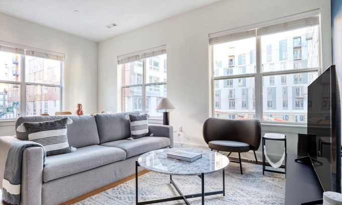 Cambridge Apartamento | Trendy Cambridge Alewife 2BR w/ W/D, Gym & Roof, nr T, by Blueground