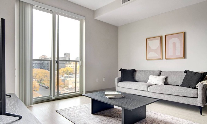 Capitol Hill Apartamento | Trendy Capitol Hill 1BR w/ W/D & Gym, near Governor's Park, by Blueground