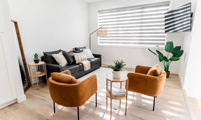 Winnipeg Casa | Trendy & Central | New Home