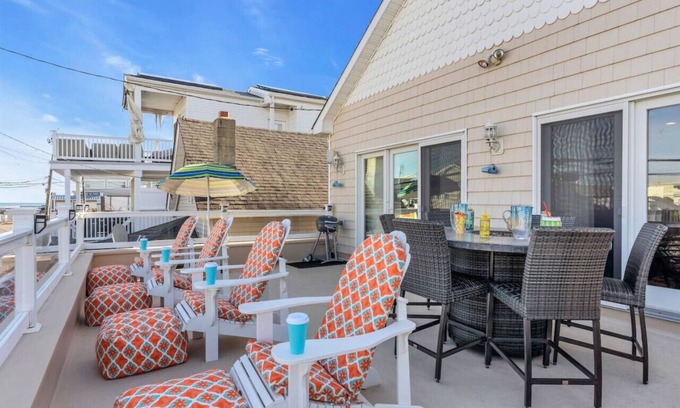 Seaside Heights Casa | Trendy fun 6 BR 4 bath Home w/huge game room! 100 steps to Beach. 5000 sq feet