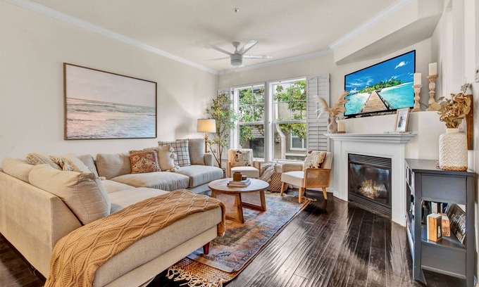 Aliso Viejo Casa | Trendy Coastal Townhome - Centrally Located!