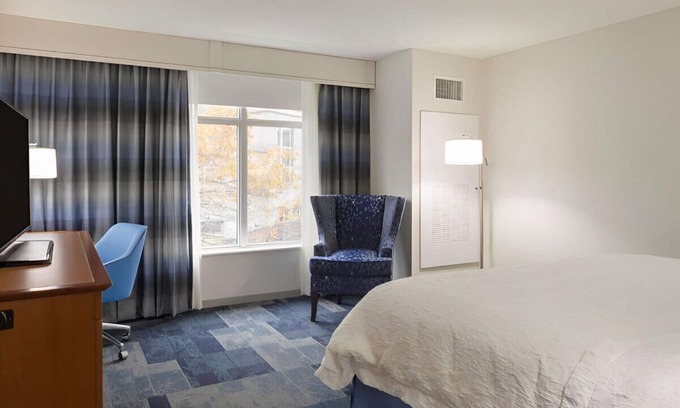 Rosemont Casa | Trendy & Comfortable King Suite! Pool, Gym, Bar