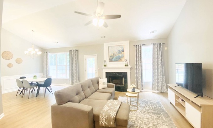 Buford Casa | 🌈 💫Trendy & Cozy - A Stylish Gem - mins from MOG✨🏡
