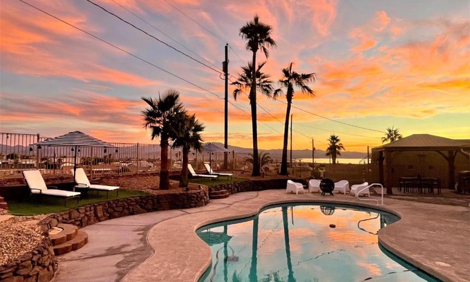 Lake Havasu City Casa | Trendy Desert Getaway Pool, Spa, Game Room