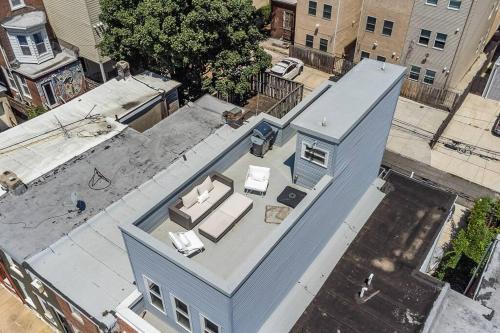 Fairmount Apartamento | Trendy Fairmount Gem-5 star Location, Roof Deck, PARKING, GR8 for FAMILIES