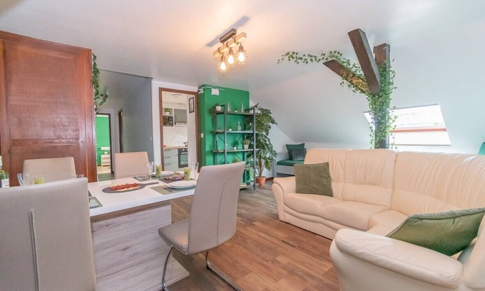 Puttelange-aux-Lacs Apartamento | Trendy Green Apartment