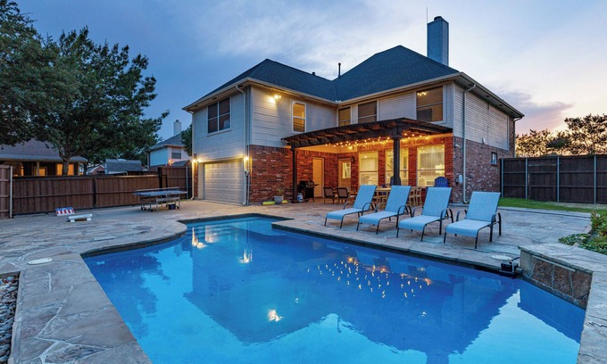 North Central Carrollton Casa | Trendy Home with Heated Pool and Game Room