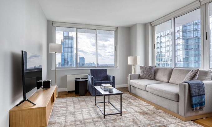 Hell's Kitchen Apartamento | Trendy Midtown West 2BR w/ Gym & W/D, nr Museum & Park, by Blueground