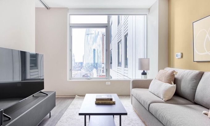 West End Apartamento | Trendy North Station 1BR w/ W/D & Gym, near TD Garden, by Blueground