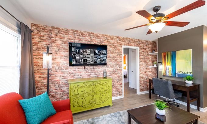 Charlotte Casa | Trendy Queen City Escape ◉ California King beds awaits!