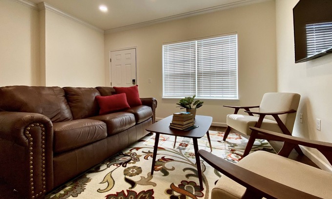 East York Apartamento | Trendy & Safe NEW Apartment Minutes To York Attractions