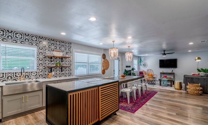 Sweetbriar Casa | ★ Trend SoCo Group Getaway | 14 camas Queen | Impresionante casa en el corazón de ATX ★