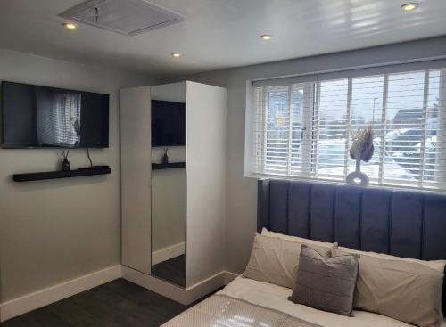 Chatham Casa | Trendy Studio With A Private Garden