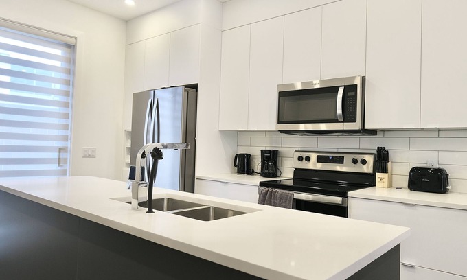 Bridgeland Casa | TRENDY TOWNHOUSE IN THE HEART OF CALGARY! DISCOUNTED MONTHLY RATES.