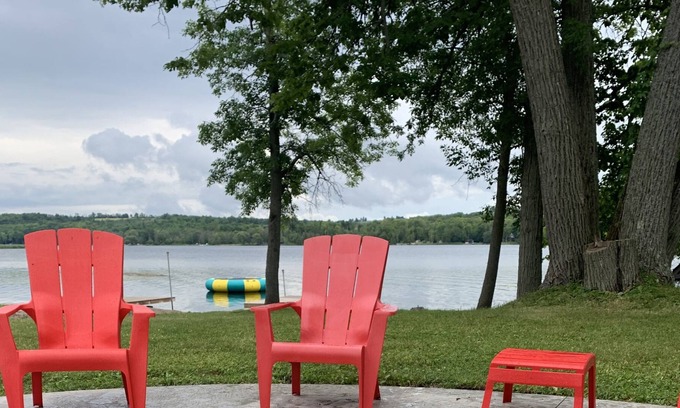 Hastings Cabaña | Trendy Trent River Retreat