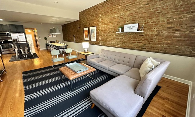 Wicker Park Apartamento | Trendy Wicker Park Loft with Parking