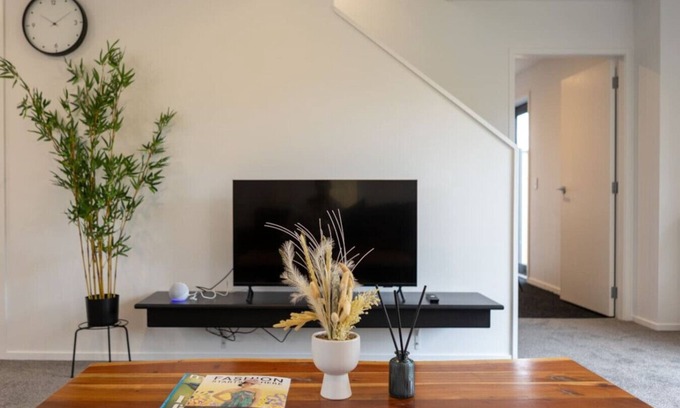 Trentham Casa | Trentham Jewel: Stylish 2-BR Retreat