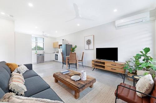 Rapid Creek Apartamento | 'Tres Botanica' Nightcliff Escape for Groups, Three Adjacent Apartments