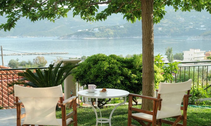 Agii Apostoli Casa | Triantafilia Guesthouse