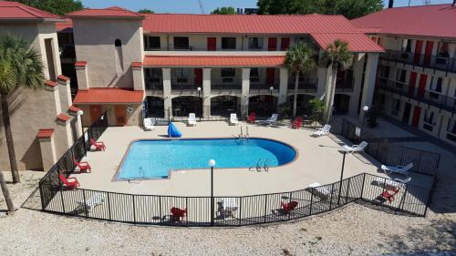 Southpoint Hotel | Tricove Inn & Suites