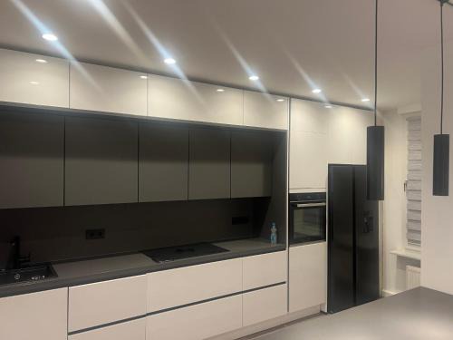 Mitte Apartamento | Trier-Ferienwohnung mit 2 Schlafzimmern, 2 Bäder, moderne Küche, 2 Badezimmer, Laube- zentral in Trier