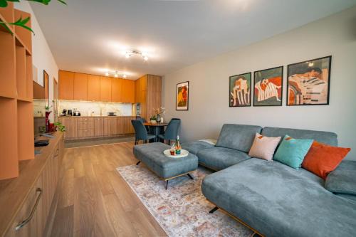 Veliko Tarnovo Apartamento | TRINAVIS Boutique Apartments, OWN PRIVATE PARKING, City Center, Entire Apartment