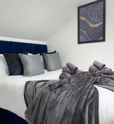 Huntingdon Apartamento | Trinity Apartments - 2 Bed Apartment - sleeps 6 - Spacious - Modern - 30 Seconds from High Street