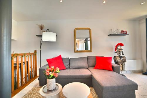 Saintes Apartamento | Triomphe - Vue Sublime, Confort Moderne, Charme Gallo-Romain, Cœur de Ville, Tv 4K, Fibre