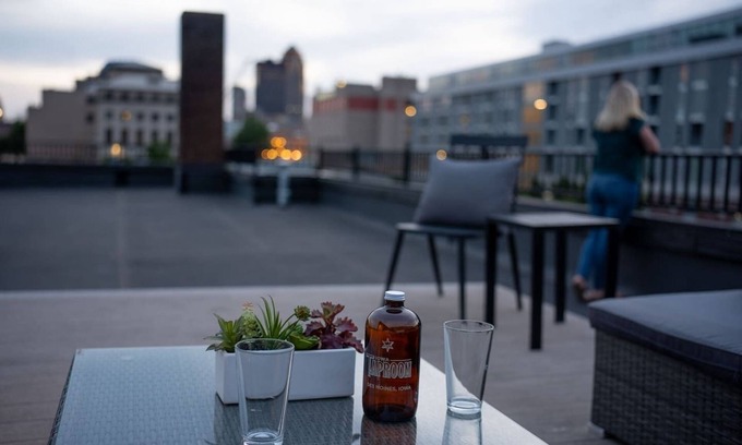 Historic East Village Condominio | Triple Kings | Private Rooftop | Private Garage