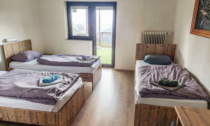 Hrastnik Casa | Triple Room with Balcony at Planinski Dom Gore