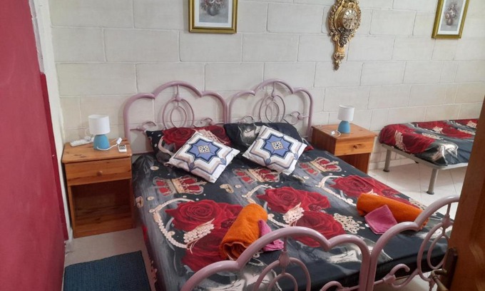 San Gwann Casa | Triple room with balcony