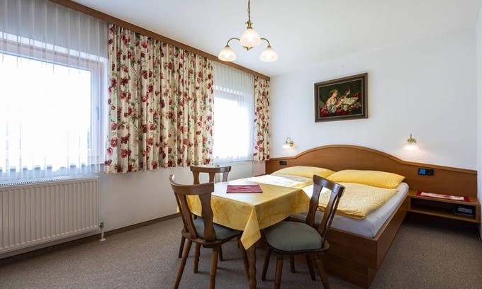 Schuttdorf Cabaña | Habitación triple con ducha, aseo, desayuno - Bleiweis-Zehentner, casa de huéspedes
