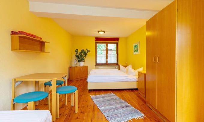 Cottbus Cabaña | Triple room with shared bathroom 2 - Youth guest house