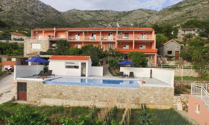 Plat Casa | Triple sea/pool view apartmant on the ground floor