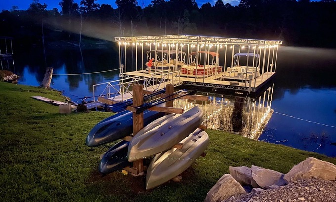 La Follette Complejo | “Triple Timbers” 18 bdrm,sleeps 56! hotubs, docks, 5 firepits, sxs, rent boats