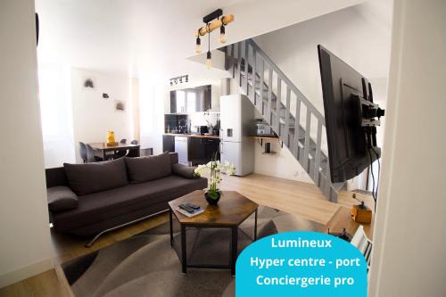 Cherbourg-en-Cotentin Apartamento | Triplex Lumineux à Cherbourg, hyper centre, 2 pas du Port & Vie Nocturne, Intendance Luxury Host