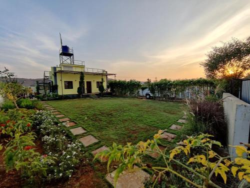 Gangavhare Cama Y Desayuno | Tripvana Patio Home