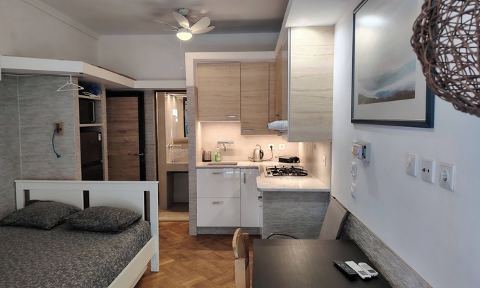 Thessaloniki Apartamento | Tritos, Sleeps 11 - Sea View - Balcony - Parking