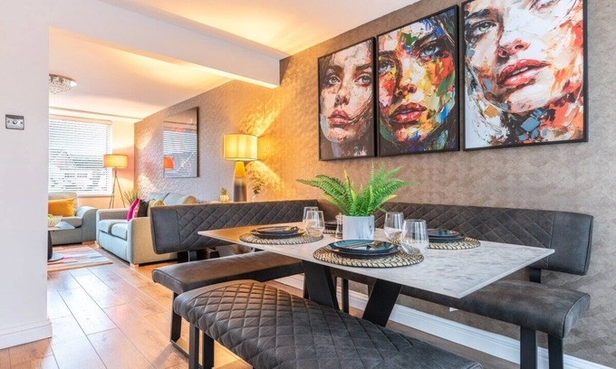 Measham Casa | Triumph House - Suitable for Contractors and Professional Personal