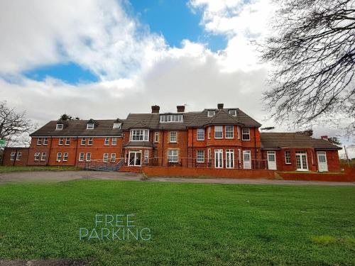 Crawley Hotel | Trivelles Gatwick Hotel & airport Parking