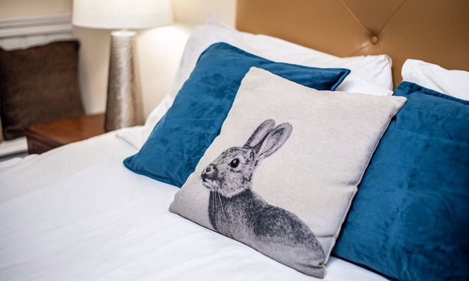 Crawley Casa | Trivelles Waterhall Country Hotel - Gatwick