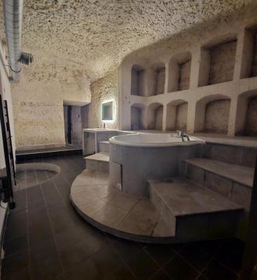 Saint-Etienne-de-Chigny Apartamento | Troglodyte Baths