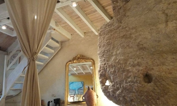 Thore-la-Rochette Cama Y Desayuno | Loft troglodita en el valle del Loira en Francia
