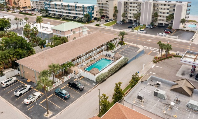 Madeira Beach Condominio | Tropic Breezes #4