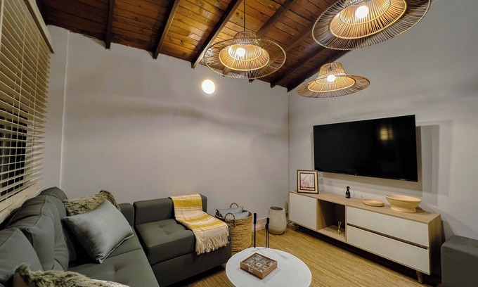 Lalinde Casa | Tropical 4BR Home A/C - El Poblado - Terrace & Jacuzzi