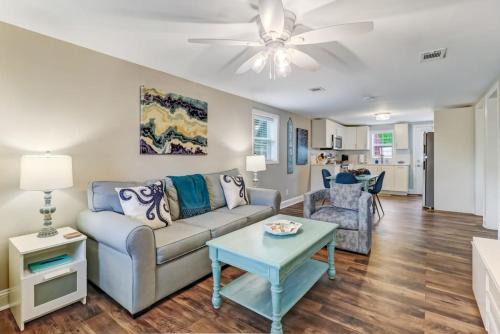 Fernandina Beach Casa | Tropical Beach Bungalow Down - Backyard - Grill - Across Street from Beach